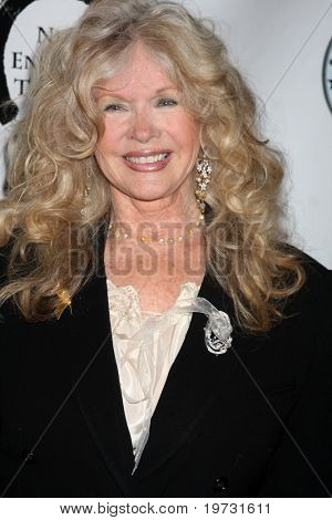 LOS ANGELES - Ekim 5: Connie Stevens Ren Motion Picture evde 