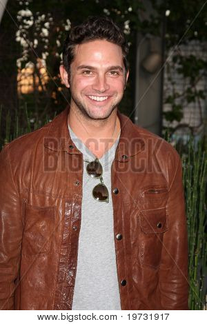 LOS ANGELES - 7 oct: Brandon Barash มาถึงที่หมาย 