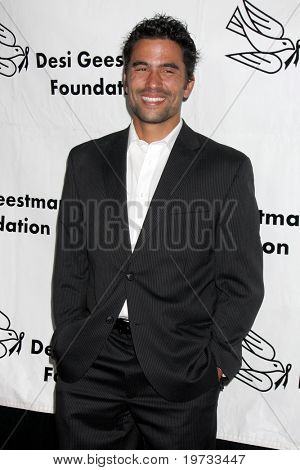 LOS ANGELES - loka 9: Ignacio Serricchio saapuu 