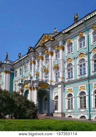 Hermitage palace. The entrance from the Admiralty. With the king in front of the entrance was a parade ground, which were parades and reviews. Saint Petersburg, Russia.