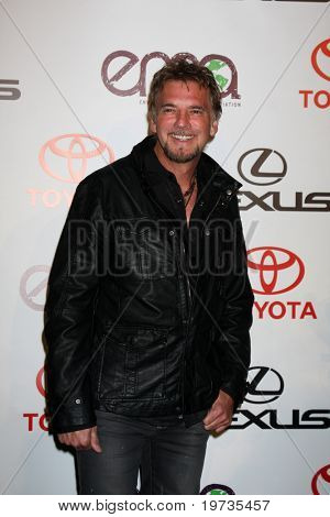 Los Angeles oct 16: Kenny Loggins in die 2010 Umweltmedien kommt awards an Warner Brothe