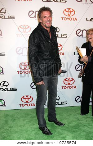 LOS ANGELES - OCT 16: Kenny Loggins kommt in die Medien-Umweltpreise 2010 bei Warner Brothe