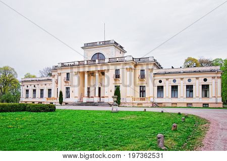 Tyshkevich Manor In Traku Voke Public Park In Vilnius Baltic