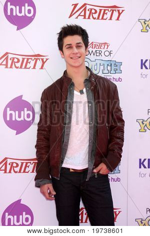 LOS ANGELES - OCT 24: David Henrie kommt bei der Vielzahl macht Jugend Event 2010 bei Paramount St