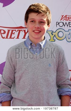 LOS ANGELES - OCT 24: Nick Robinson kommt bei der Vielzahl-Power der Jugend Event 2010 bei Paramount S