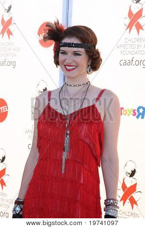 LOS ANGELES - 30 oct: Sarah Drew มาถึงที่ 17 ประจำปีฝัน Halloween เกียรติยศ CAAF ที่บาร์