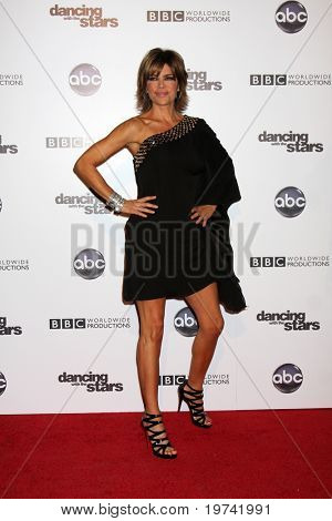 LOS ANGELES - 1 Kasım: Lisa Rinna yıldız ile Dancing at geldi Bulvarı göstermek 200 partide