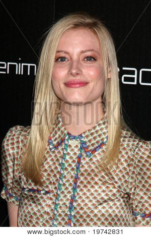 LOS ANGELES - NOV 2: Gillian Jacobs dorazí na desetiletí Denim Módní Show v soukromém domě na ne