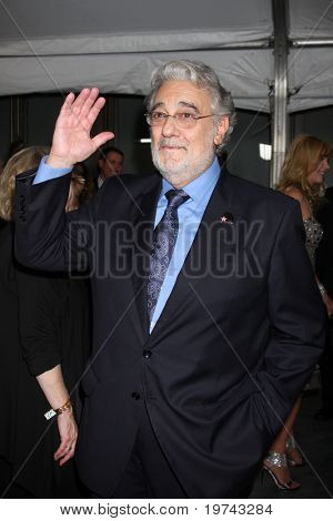 LOS ANGELES - 3 nov: Placido ในซันโตโดมิงโกแบ่งมาถึงที่ฮอลลีวูดวอล์กออฟเฟม Celebra ปี 50