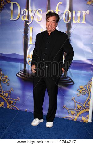 LOS ANGELES - 6 de novembro: John Callahan chega em Days of Our Lives 45ª festa de aniversário em casa