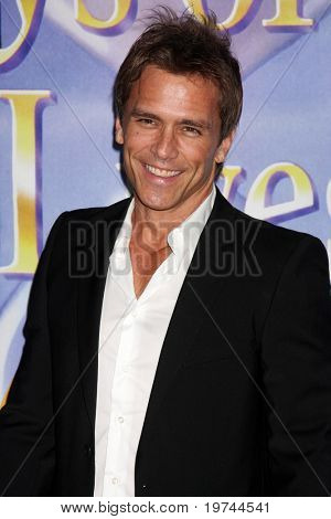 LOS ANGELES - 6 de novembro: Scott Reeves chega em Days of Our Lives 45ª festa de aniversário em casa 