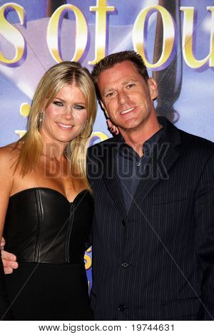 LOS ANGELES - 6 listopad: Alison Sweeney, mąż przybyć Days of Our Lives 45 Anniversary Party