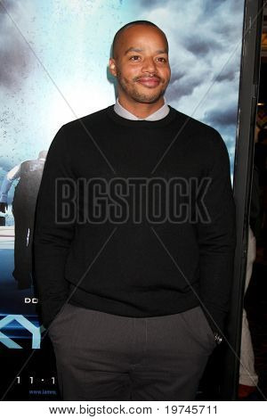 LOS ANGELES - NOV 9: Donald Faison kommt bei der Weltpremiere der 