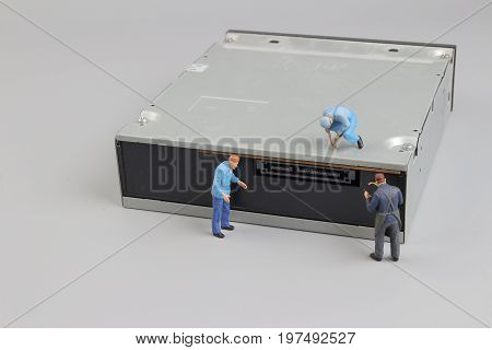 Mini Engineer And Worker Meeting And  Cd Rom