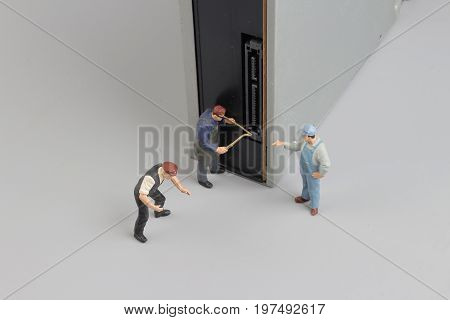 the mini engineer and worker meeting and talk about CD rom