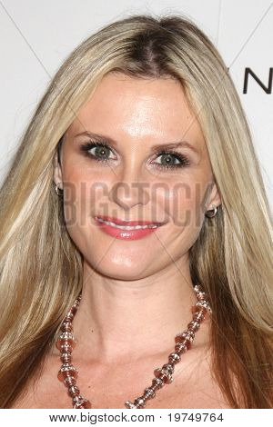 LOS ANGELES - NOV 18: Bonnie Sommerville přijíždí z večírku 