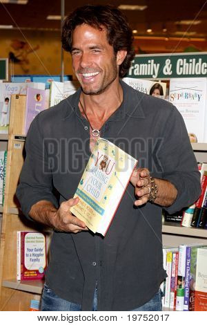 LOS ANGELES - NOV 19:  Shawn Christian at the Book Launch for 
