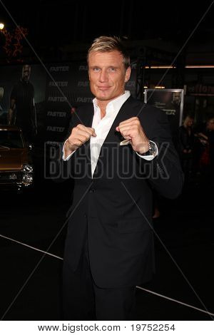 LOS ANGELES - NOV 22: Dolph Lundgren ankommer til 