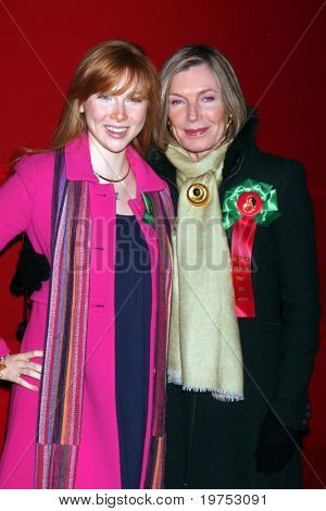 ลอสแองเจลิส - 28 nov: มอลลี่ Quinn, Susan Sullivan มาแห่คริสต์มาสฮอลลีวูด 2010 ที่ 
