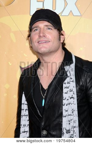 LAS VEGAS - DEC 6: Radovan Niemann přijíždí na 2010 americká Country Awards v MGM Grand Garden A