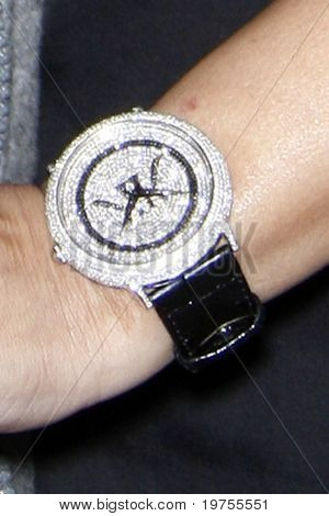 LOS ANGELES - 7 de DEC: Kim Kardashian llega en el lanzamiento de su colección de relojes de la firma con Th