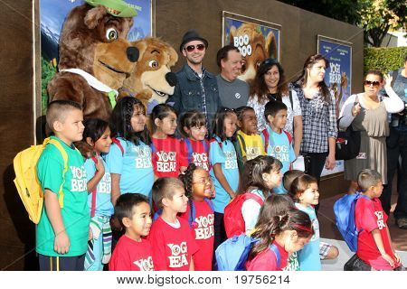 LOS ANGELES - 11 de dezembro: Justin Timberlakem, com os alunos que ganharam contect por ser a maioria de imrproved ar