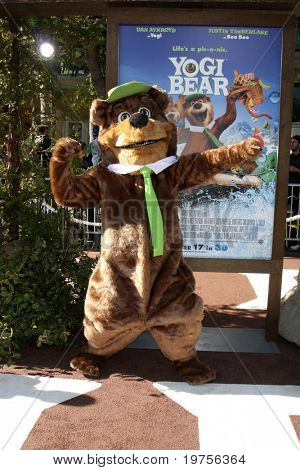 LOS ANGELES - DEC 11: Yogi Bear ankommer til den 