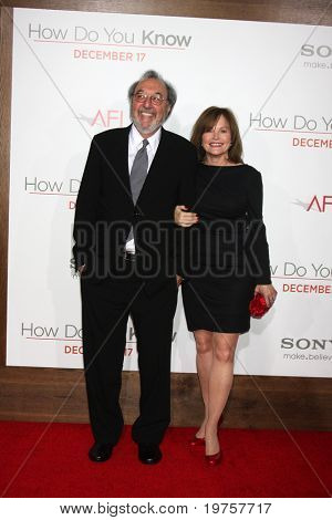 ลอสแองเจลิส - 13 dec: James L Brooks ที่เฮ Tom ปีคริสต์มาสปาร์ตี้ 2010 Theate วิลเลจ