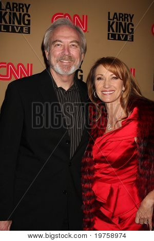 LOS ANGELES - DEC 16:  James Keach, Jane Seymour arrive at CNN's 'Larry King Live' final broadcast party at Spago on December 16, 2010 in Beverly HIlls, CA.