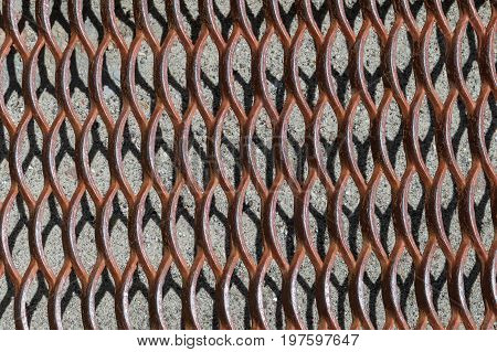 Shoe shoes. Metal grille rusty brown or red color. The pattern in the lattice in the form of rhombs or ovals. The pattern is a series of several lines. Grate for cleaning shoes.