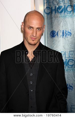 LOS ANGELES - JAN 5: Dylan Kenin 2011 geldi People's Choice Ödülleri Nokia Theater LA Live