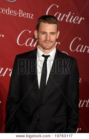 PALM SPRINGS - JAN 8: Josh Pence ankommer ved Palm Springs internationale Film Festival 2011 Awards