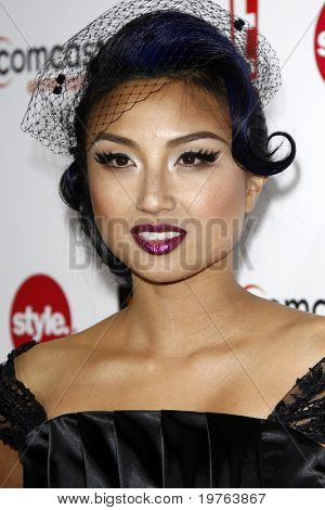 LOS ANGELES - 5 de JAN: Jeannie Mai llega en el Comcast Entertainment Grupo televisión críticos Asso