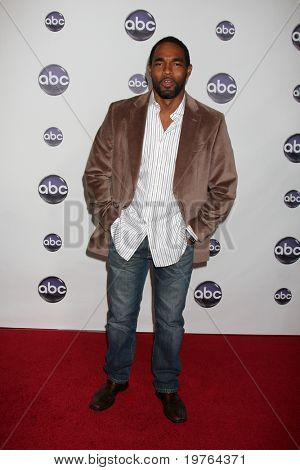 LOS ANGELES - JAN 10: Jason George aankomt op de Disney ABC Television Group TCA Winter 2011 Pre