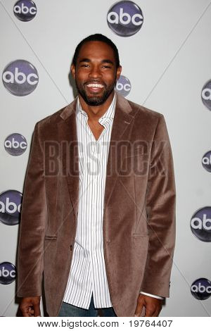 LOS ANGELES - JAN 10: Jason George aankomt op de Disney ABC Television Group TCA Winter 2011 Pre