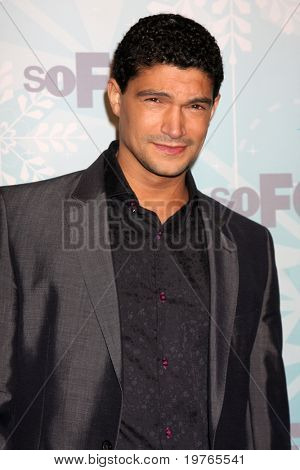 PASADENA, CA - JAN. 11: Mido Hamada anländer på FOX TCA vinter 2011 festen på Villa Sorriso Jan