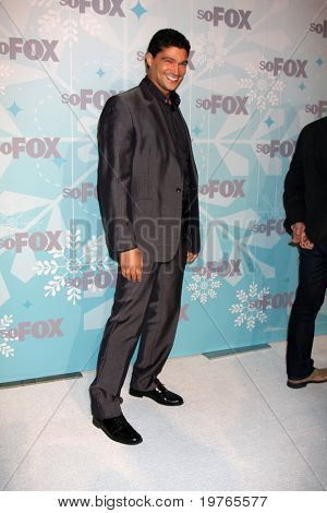 PASADENA, CA - JAN. 11: Mido Hamada anländer på FOX TCA vinter 2011 festen på Villa Sorriso Jan