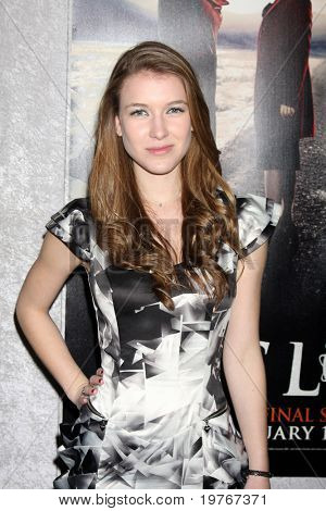 LOS ANGELES - JAN 12: Nathalia Ramos ankommer til den 
