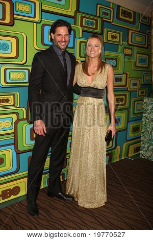 BEVERLY HILLS - JAN 16: Joe Manganiello, ospite arriva alla HBO Golden Globe Party 2011 a Circa 5