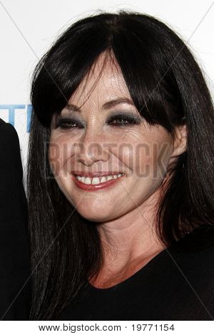 BEVERLY HILLS - JAN 16: Shannen Doherty dorazí na The Weinstein společnost a Relativity média 201
