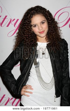 SANTA MONICA, CA - JAN 19: Madison Pettis anländer på Cody Simpsons 14 födelsedagsfest på Pacific P