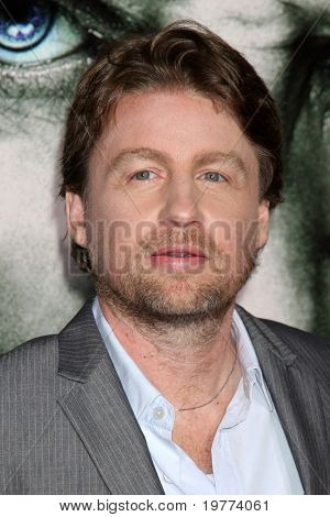 LOS ANGELES - 26 de JAN: Mikael Hafstrom chega à estréia de 