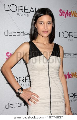 LOS ANGELES - 27 de JAN: Julia Jones chega em festa de 