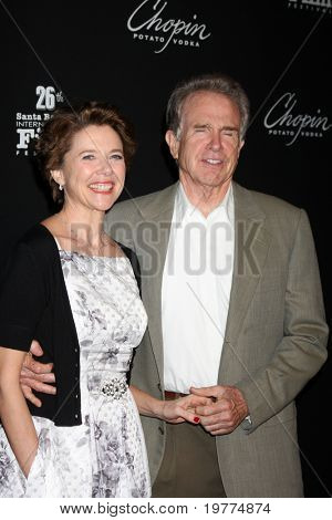 SANTA BARBARA - JAN 28: Annette Bening, Warren Beattyn saapuu American Riviera palkinnon esitystapa