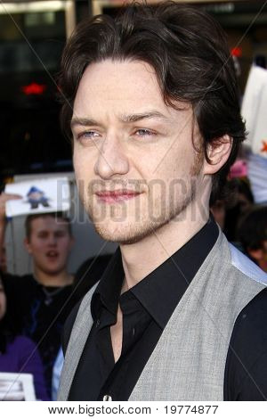 LOS ANGELES - 23 de JAN: James McAvoy llega en el estreno de 