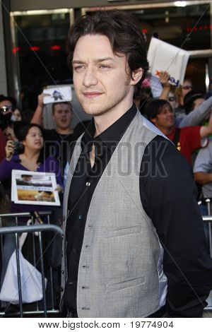 LOS ANGELES - 23 de JAN: James McAvoy llega en el estreno de 