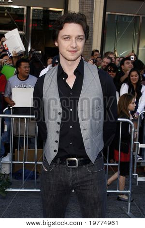 LOS ANGELES - 23 de JAN: James McAvoy llega en el estreno de 