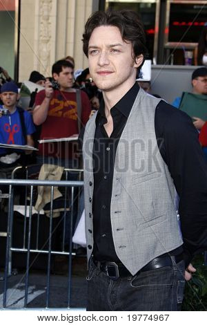 LOS ANGELES - JAN 23: James McAvoy przybywa na premierze filmu 