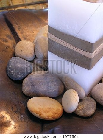 Piedras y vela