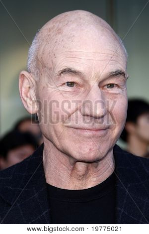 LOS ANGELES - 23 jan: Patrick Stewart มาถึงที่โรง 